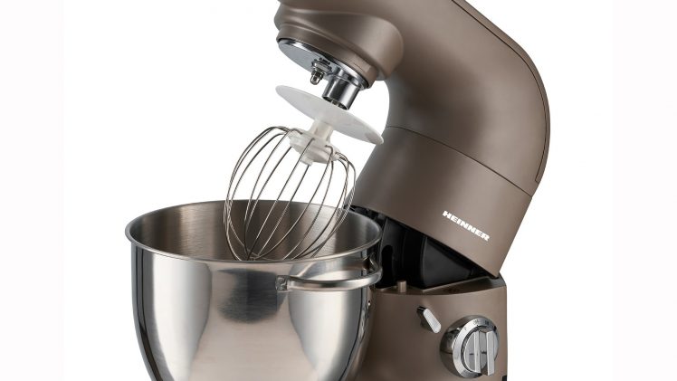 Robot de bucatarie Heinner Calypso 1500 HPM-L1500DC, 1500W, bol inox 5.5L, 6 viteze + Pulse, angrenaje metalice, tel din inox, paleta si carlig din aluminiu turnat, accesoriu masina de tocat inclus, iesire pentru accesoriu blender, Auriu